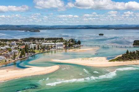 Aerial Image of THE ENTRANCE