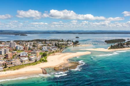 Aerial Image of THE ENTRANCE
