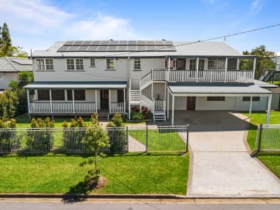 Aerial Image of WYNNUM WEST