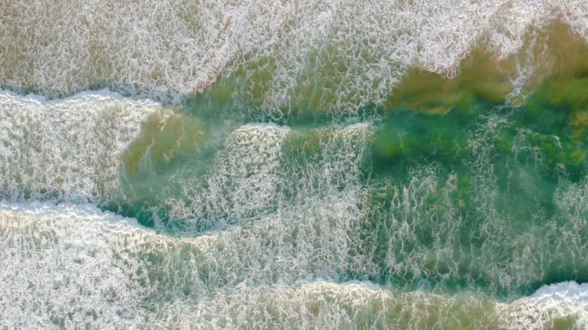 Aerial Image of WAVES ROLL IN TO MANLY
