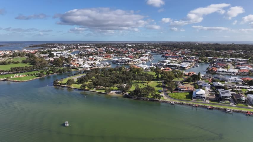 Aerial Image of HALLS HEAD