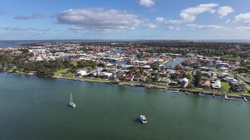 Aerial Image of HALLS HEAD