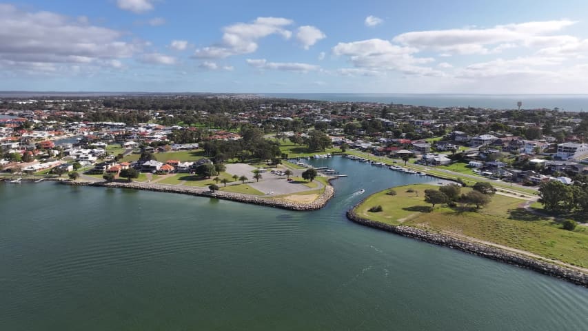 Aerial Image of HALLS HEAD