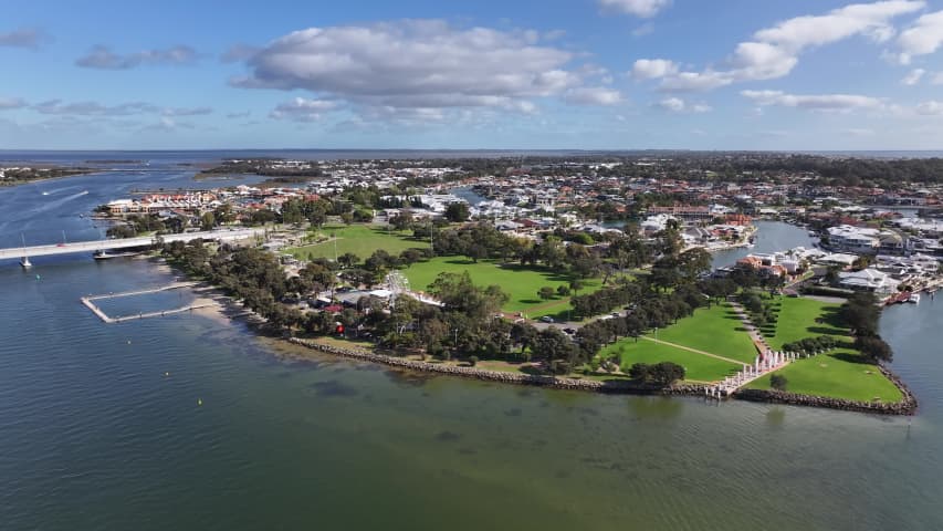 Aerial Image of HALLS HEAD