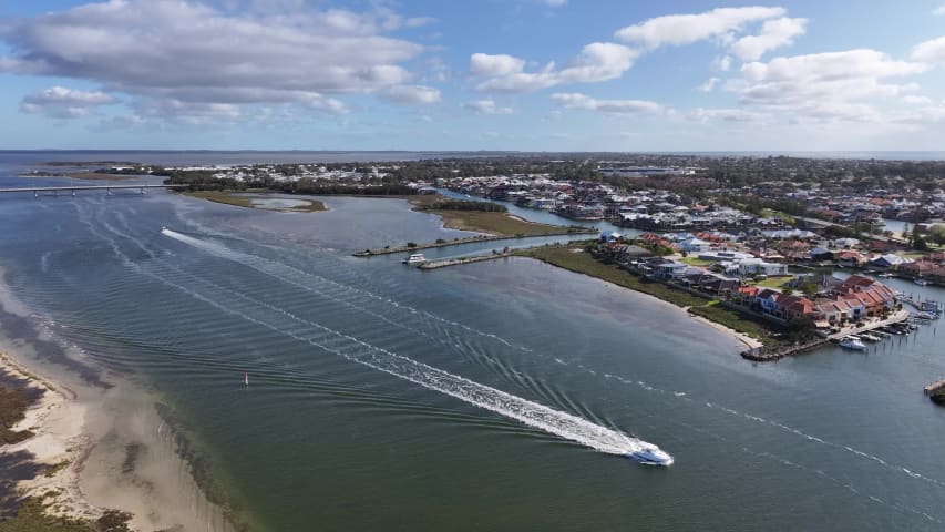 Aerial Image of HALLS HEAD