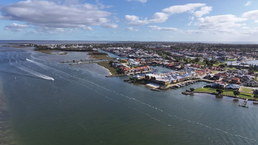 Aerial Image of HALLS HEAD