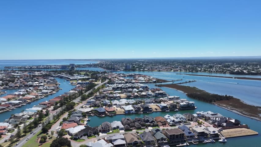 Aerial Image of HALLS HEAD