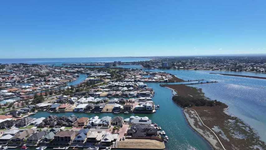 Aerial Image of HALLS HEAD