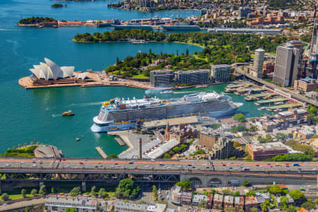 Aerial Image of CRUISE SHIP AT CIRCULAR QUAY