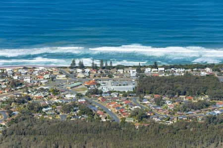 Aerial Image of WOOLWORTHS LAKE CATHIE