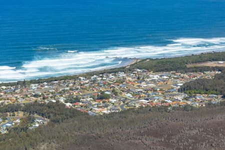 Aerial Image of LAKE CATHIE, PORT MACQUARIE