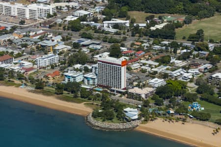 Aerial Image of THE STRAND AND NORTH WARD TOWNSVILLE