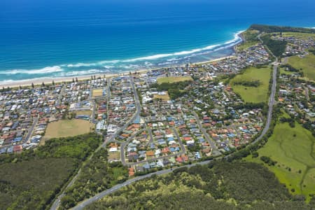 Aerial Image of LENNOX HEAD AERIAL