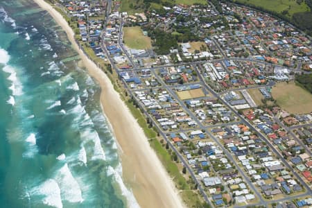 Aerial Image of LENNOX HEAD AERIAL