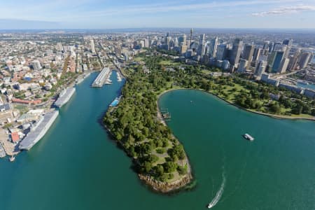 Aerial Image of ROYAL BOTANIC GARDENS LOOKING SOUTH-WEST TO SYDNEY CBD