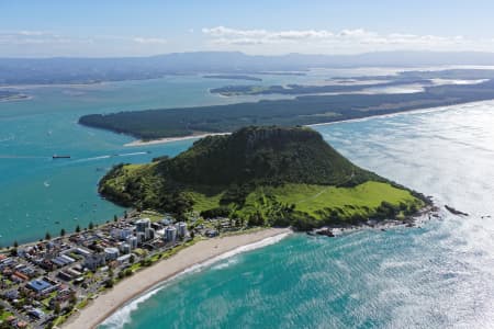 Aerial Image of MOUNT MAUNGANUI LOOKING WEST