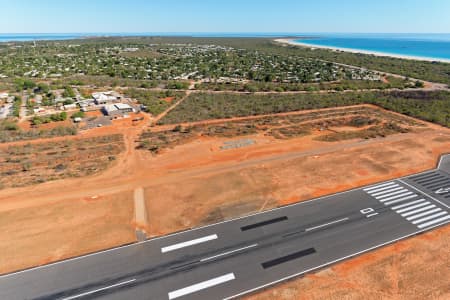 Aerial Image of BROOME AIRPORT RUNWAY 10, LOOKING SOUTH-WEST