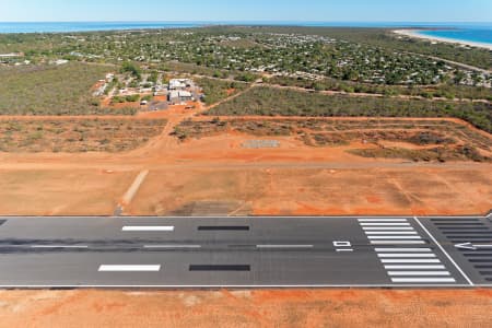 Aerial Image of BROOME AIRPORT RUNWAY 10, LOOKING SOUTH