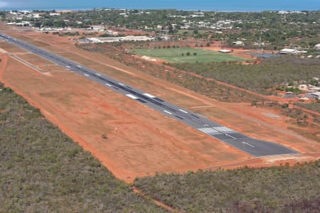 Aerial Image of BROOME AIRPORT RUNWAY 10, LOOKING SOUTH-WEST