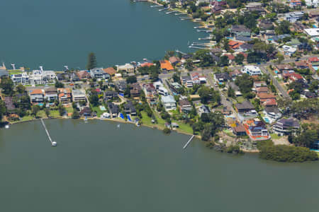 Aerial Image of KANGAROO POINT NEW SOUTH WALES WATER FRONT HOMES