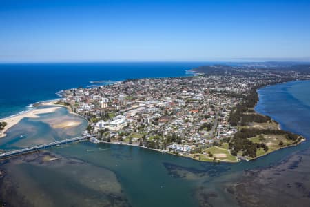 Aerial Image of THE ENTRANCE