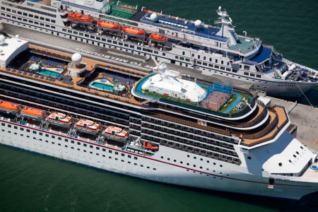 Aerial Image of CARNIVAL SPIRIT DOCKED AT STATIOIN PIER