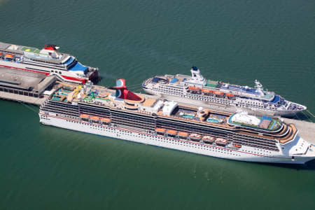 Aerial Image of CARNIVAL SPIRIT DOCKED AT STATIOIN PIER
