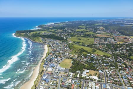 Aerial Image of LENNOX HEAD AERIAL