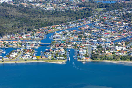 Aerial Image of HOLLYWELL