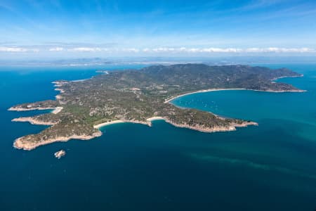Aerial Image of MAGNETIC ISLAND