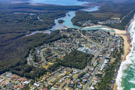 Aerial Image of WOOLWORTHS LAKE CATHIE
