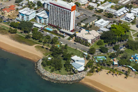 Aerial Image of THE STRAND AND NORTH WARD TOWNSVILLE