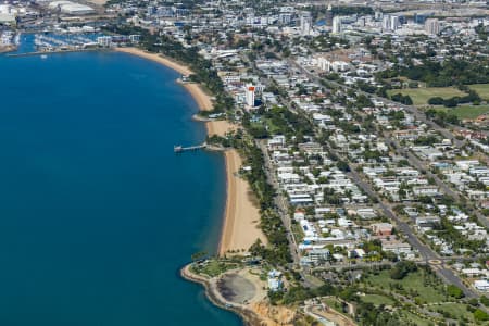 Aerial Image of THE STRAND AND NORTH WARD TOWNSVILLE