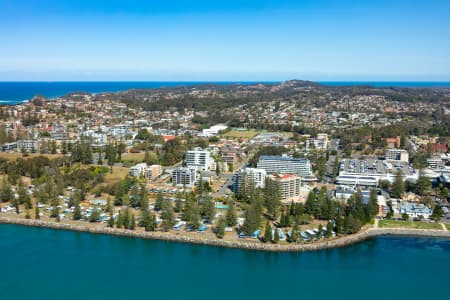 Aerial Image of PORT MACQUARIE BREAKWALL HOLIDAY PARK