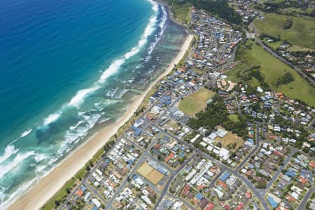 Aerial Image of LENNOX HEAD AERIAL