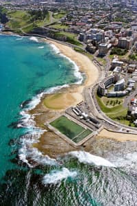 Aerial Image of NEWCASTLE OCEAN BATHS LOOKING SOUTH-WEST TO THE CITY