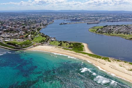 Aerial Image of NOBBYS BEACH LOOKING WEST OVER HUNTER RIVER
