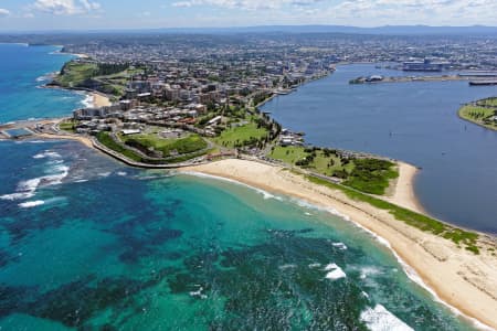 Aerial Image of NOBBYS BEACH LOOKING SOUTH-WEST OVER NEWCASTLE