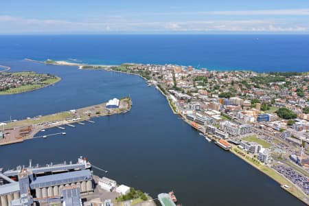 Aerial Image of PORT OF NEWCASTLE LOOKING EAST OVER CBD