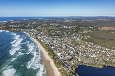 Aerial Image of LENNOX HEAD