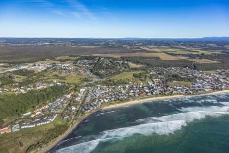 Aerial Image of LENNOX HEAD