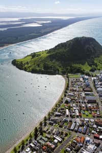 Aerial Image of MOUNT MAUNGANUI LOOKING WEST