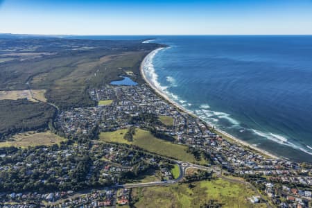 Aerial Image of LENNOX HEAD