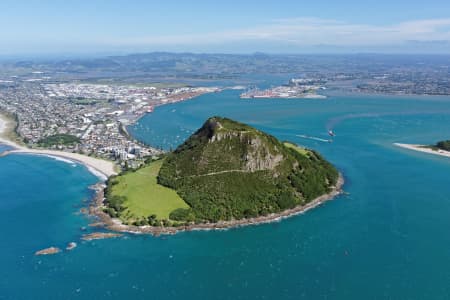 Aerial Image of MOUNT MAUNGANUI LOOKING SOUTH