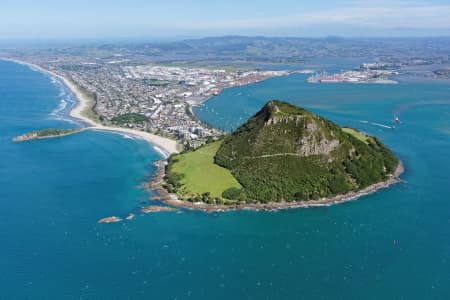 Aerial Image of MOUNT MAUNGANUI LOOKING SOUTH-EAST