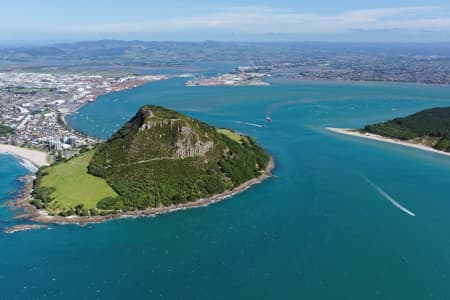 Aerial Image of MOUNT MAUNGANUI LOOKING SOUTH