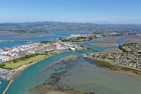 Aerial Image of TAURANGA VIEWED FROM THE NORTH-WEST