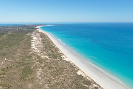 Aerial Image of CABLE BEACH LOOKING SOUTH