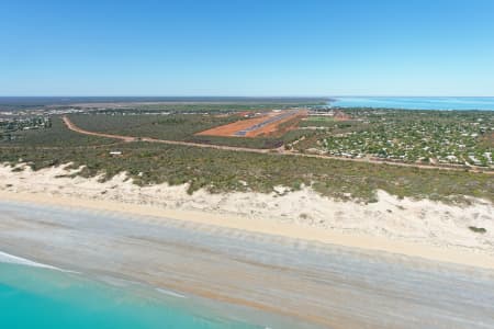 Aerial Image of CABLE BEACH LOOKING EAST