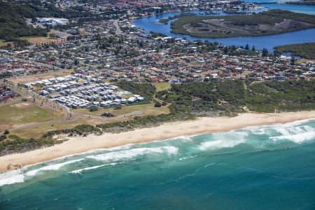 Aerial Image of CAVES BEACH